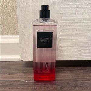Victoria's Secret Bombshell Body Wash - Pink and Red